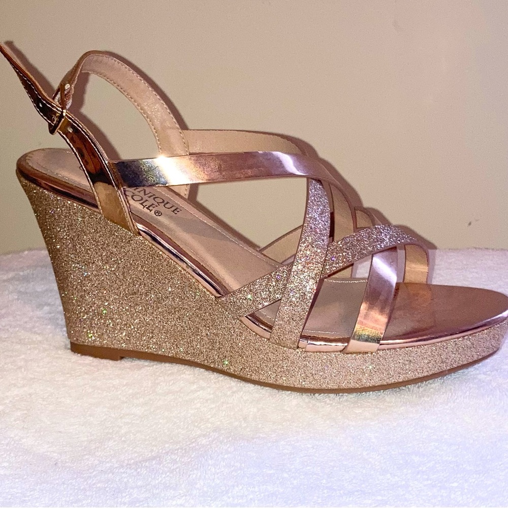 Dominique Nicole Karen Sandal